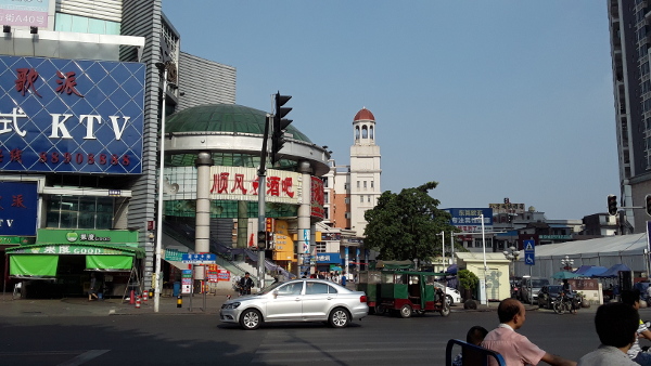 Motorcycle taxis and tuk tuks in Dongguan